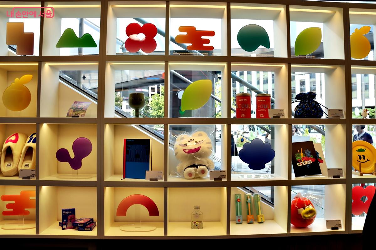 지상 1층에 자리한 굿즈 숍 ‘팔도보석 상점’ ©정향선