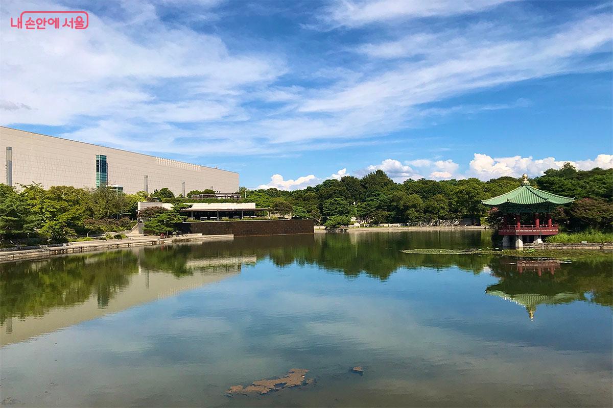 국립중앙박물관 입구에서 GPS 인증을 받았다. &copy;이정민