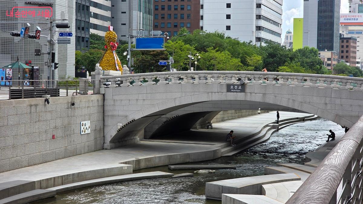 청계천 22개 다리 중 첫 번째 다리인 모전교 ©최용수