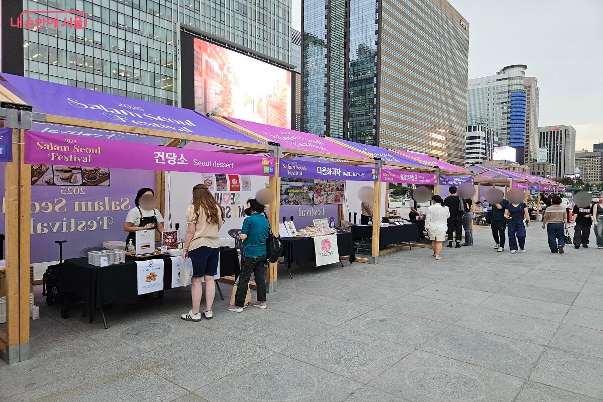 기업 홍보부스가 늘어서 있는 모습 ©김진호