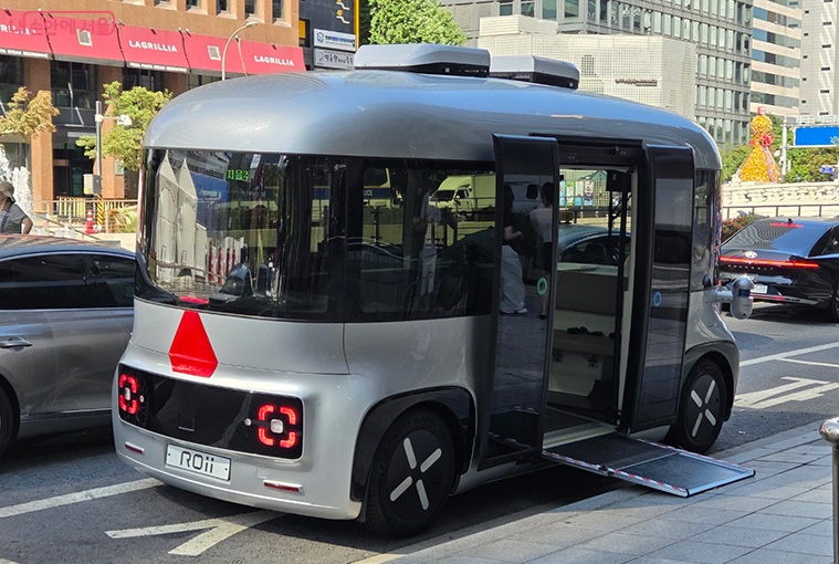  국내 최초의 ‘운전석 없는 자율주행셔틀’이 이르면 9월 말부터 청계천에서 운행을 시작한다. ⓒ서울시