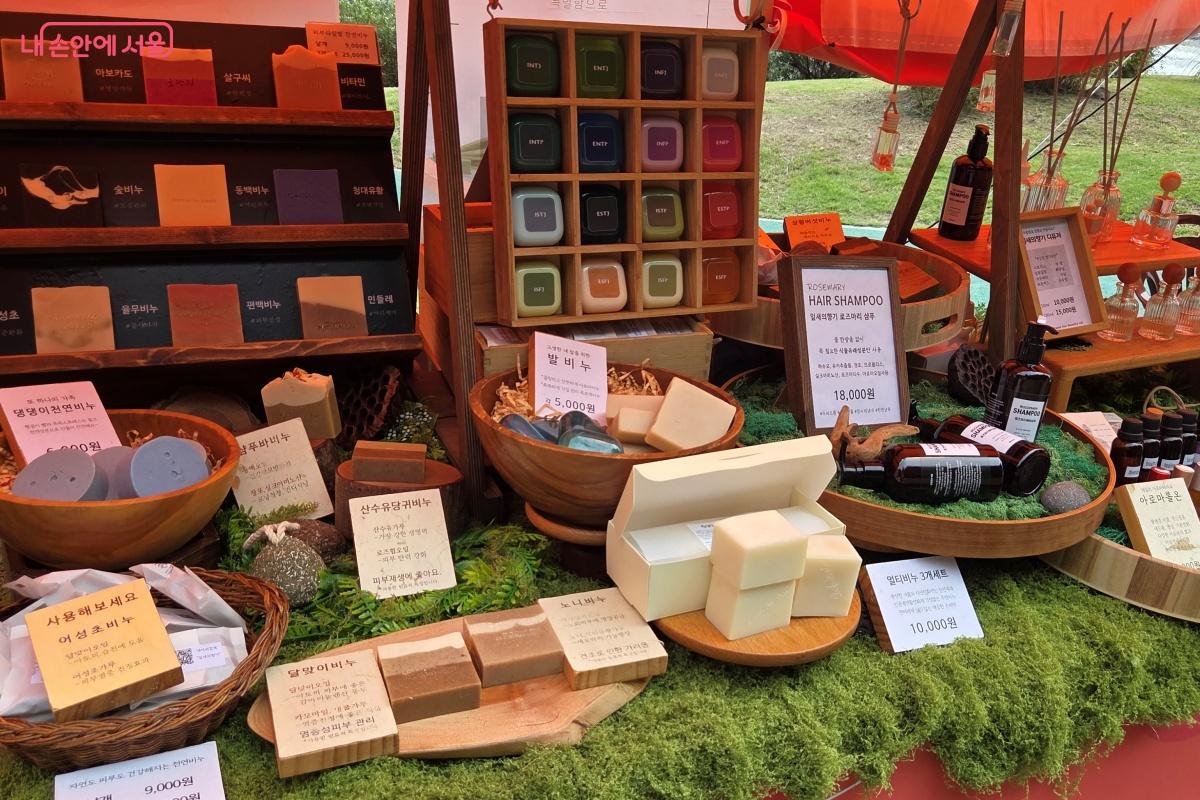 &lsquo;크래프트 마켓&rsquo;에서 만난 수제 비누 숍 &copy;김미선