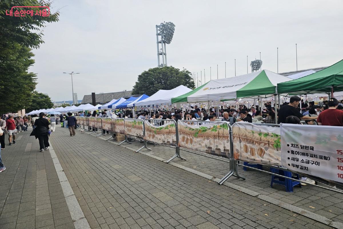 마천동, 오금동, 가락동 등 송파구 여러 동이 준비한 다양한 먹거리 부스 ©김도희