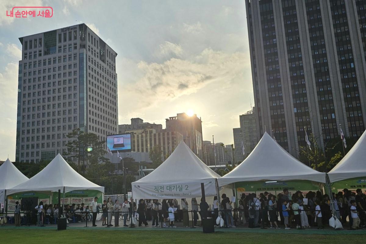 늦은 오후에도 길게 줄을 선 도전자들 ©최정윤  