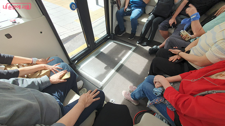 시험운전자 1인을 제외한 8인승 규모다. ©엄윤주