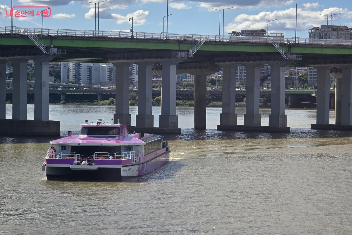 새로운 교통수단, 한강버스.