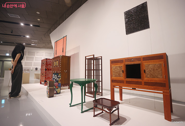 한국 디자인과 디자이너들을 집중 조명한다.