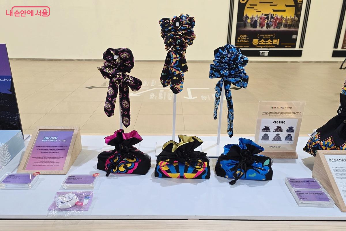 전통적 문양을 현대적으로 재해석한 제품들이 인기를 끌고 있다. ⓒ김은주