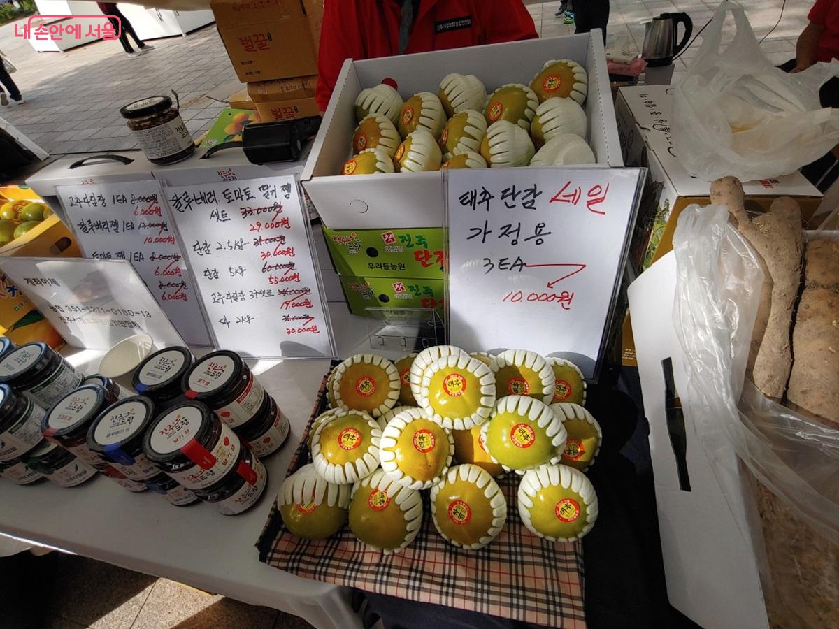 성수품으로 인기가 높았던 과일 선물세트 ©김병규