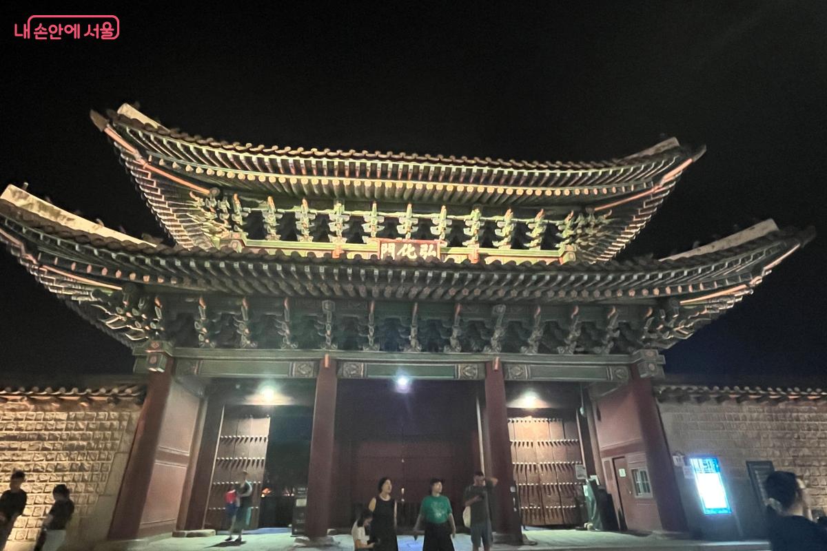 창경궁의 정문인 홍화문 &copy;김연희