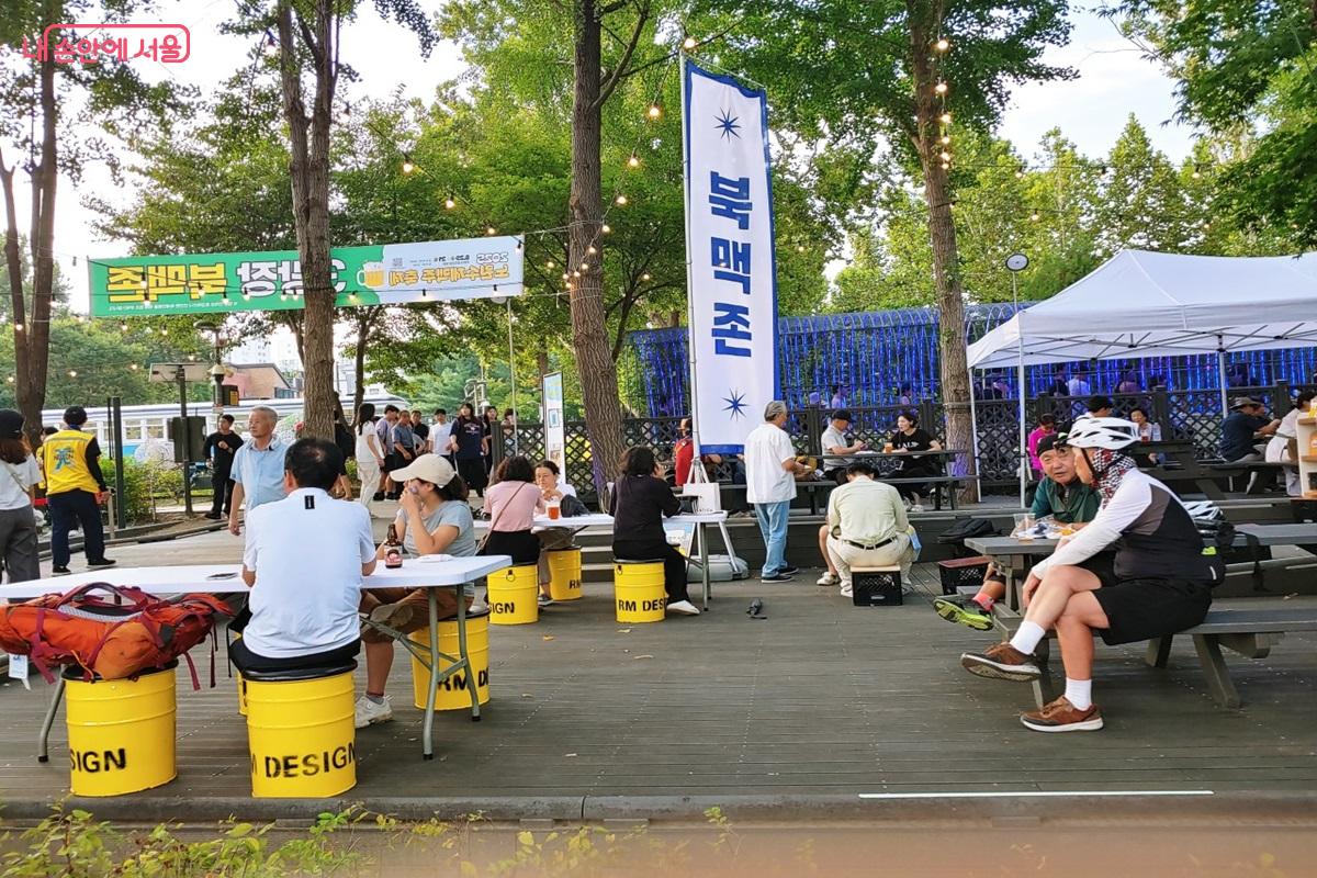 책과 맥주 이야기가 함께한 &lsquo;북맥토크존&rsquo; &copy;김병규