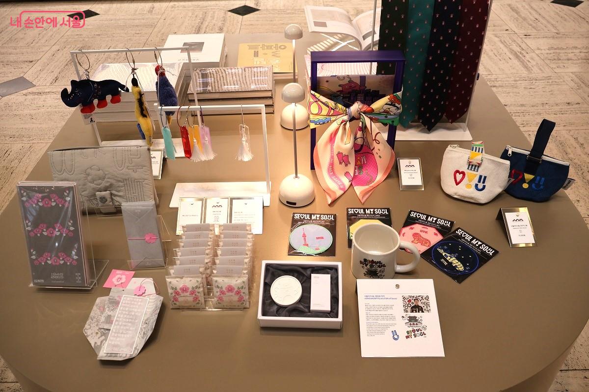 역사·문화를 배경으로 제작된 다채롭고 흥미로운 기념 상품들이 선을 보였다. ©이봉덕