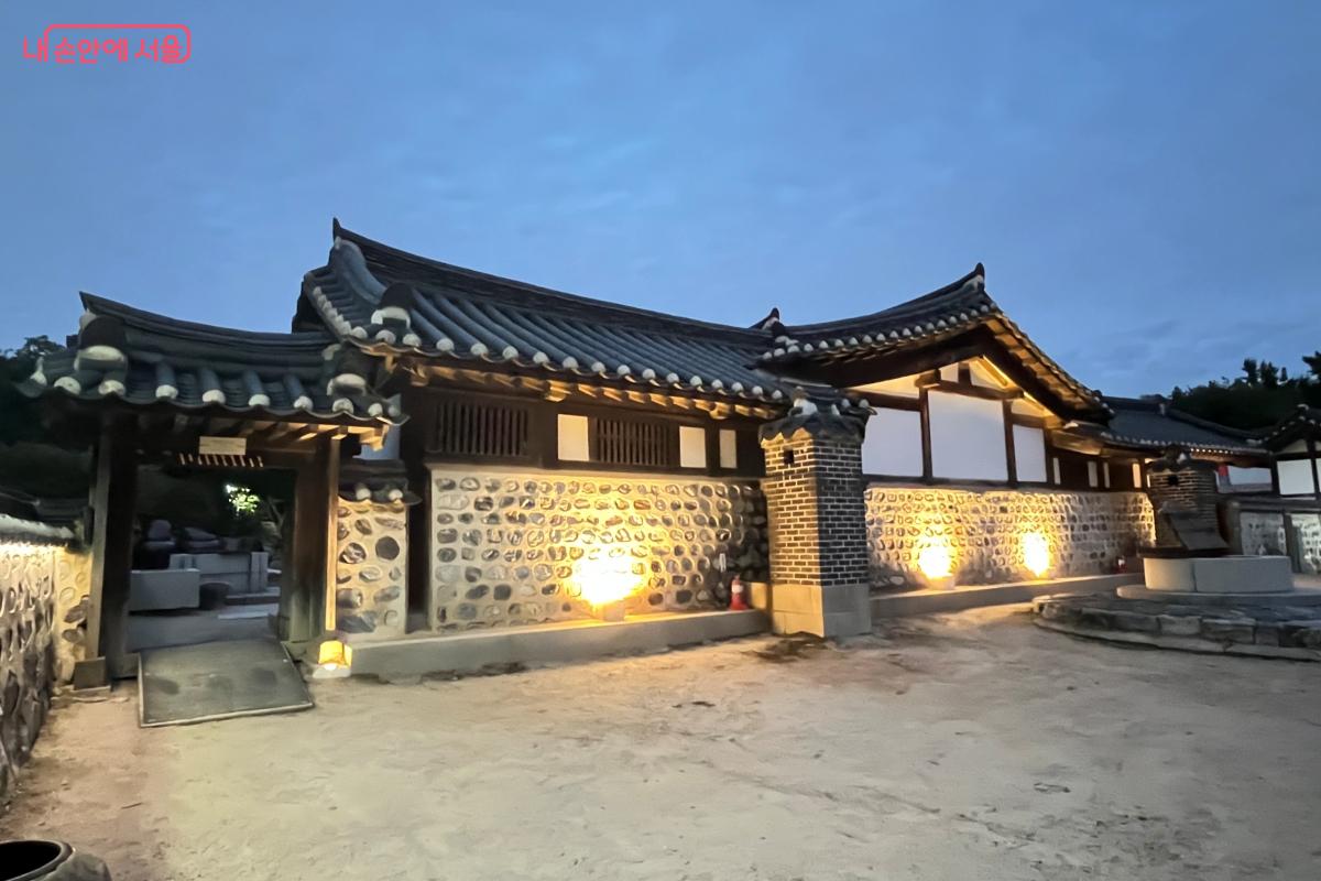 민씨 가옥 안채로 들어가는 입구 ©김연희