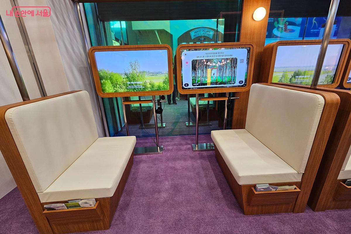 ‘팔도 사운드 스케이프’는 기차를 타고 팔도의 풍경 영상과 현지 소리를 체험하며 짧은 시간 안에 전국 여행을 즐길 수 있는 공간이다. ©이혜숙