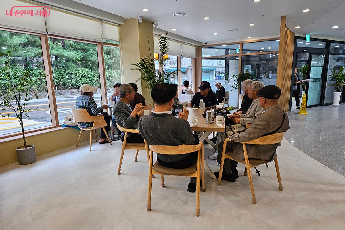 마음이 모여 따뜻한 이야기가 흐르는 해유담 카페 ©이혜숙