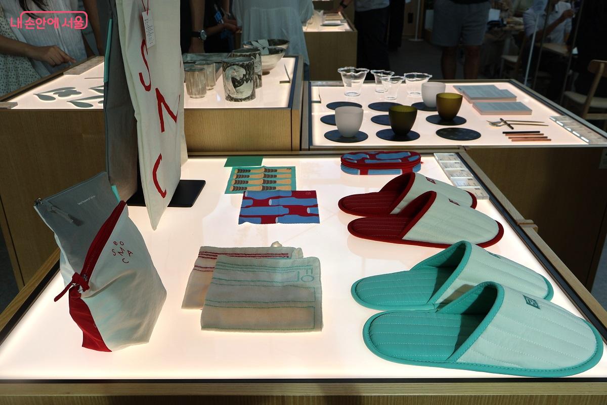 한국적인 이미지를 반영한 생활 소품들도 눈에 띈다. ©이봉덕