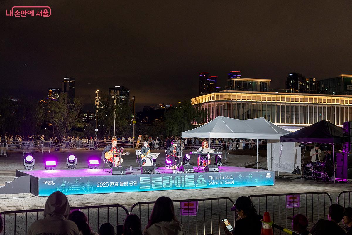 본 공연에 앞서 문화예술공연이 진행되었다. ©문청야