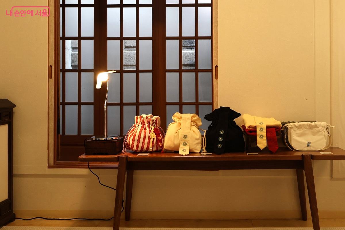 '치레거리'와 한국적인 '볼거리,'즐길거리'를 선보이는 전시 ©이봉덕