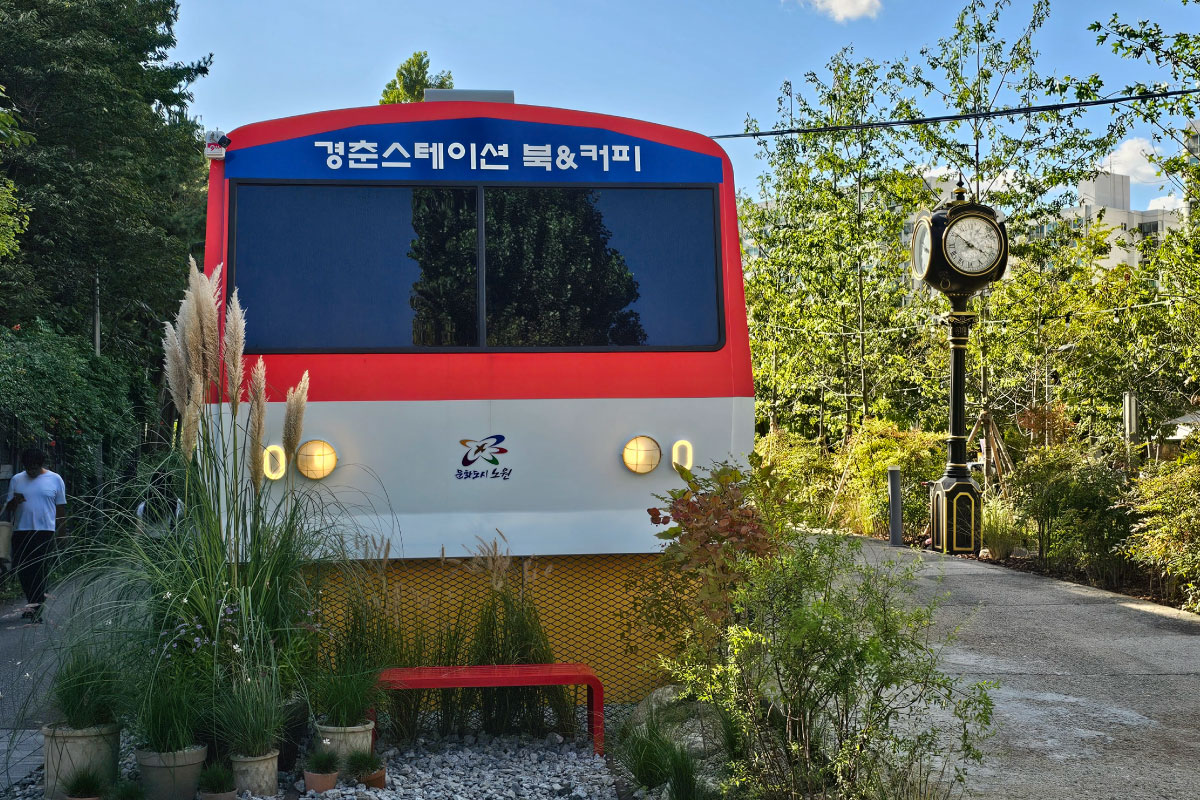 기차여행 떠난 듯 두근두근~ 경춘선숲길 열차에서 즐기는 책과 커피 