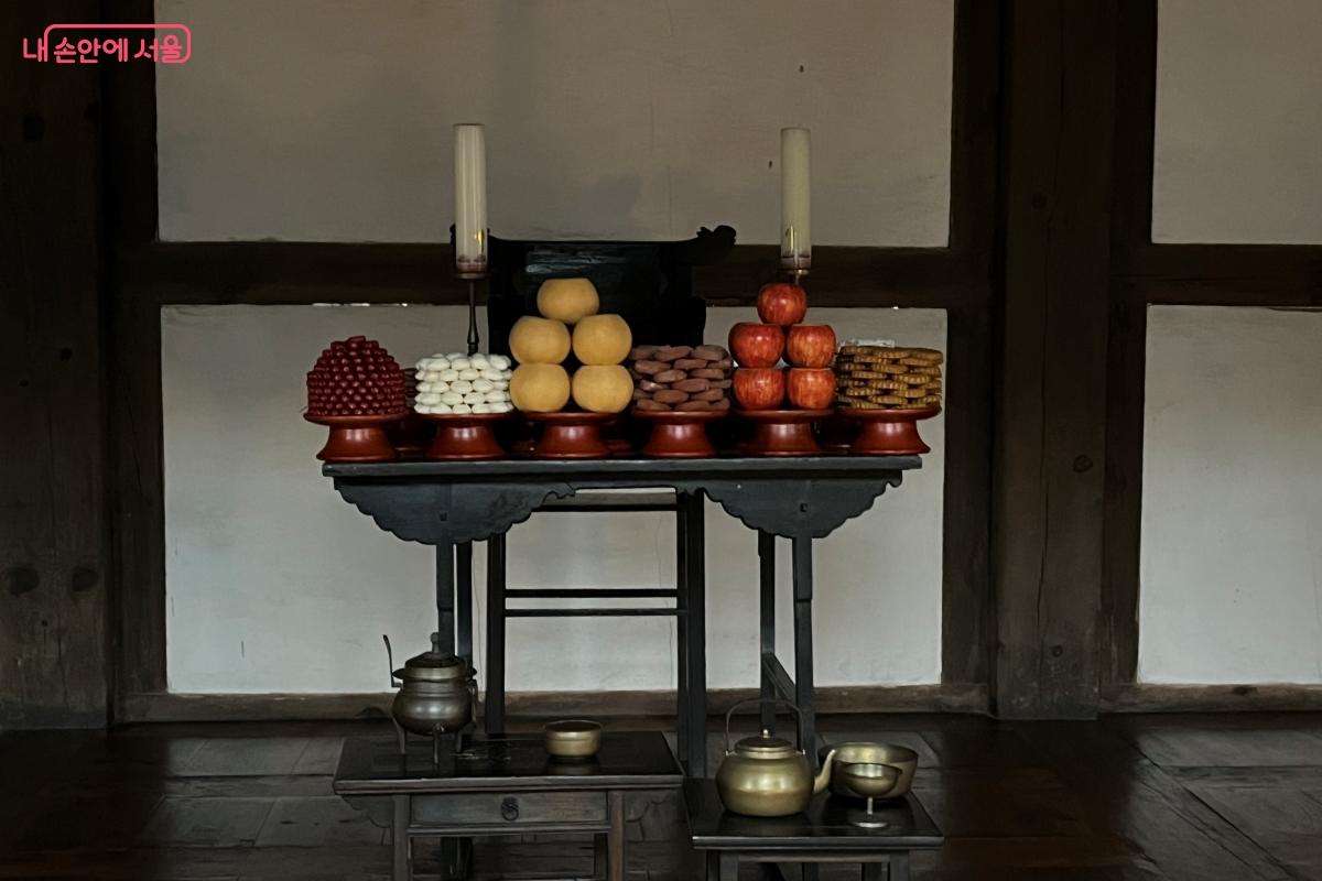 재실 안에 차려진 제사상 ©김연희