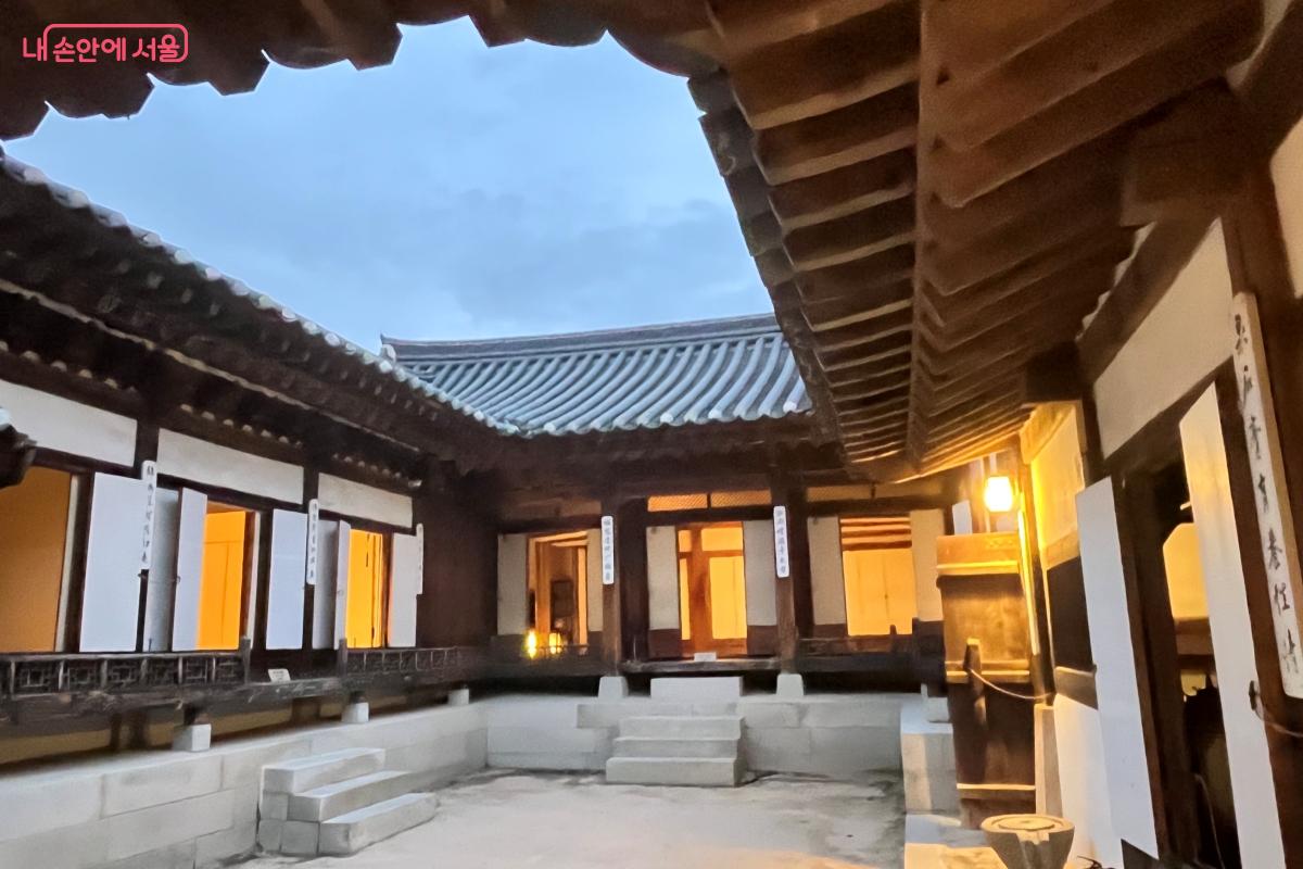 규모가 매우 큰 'ㅁ자형' 안채 ©김연희