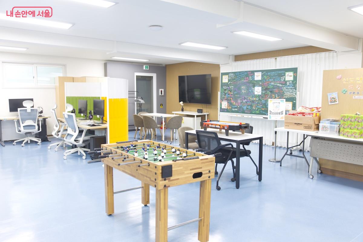 낡고 오래되었던 공장이 멋진 청소년전용공간으로 재탄생했다