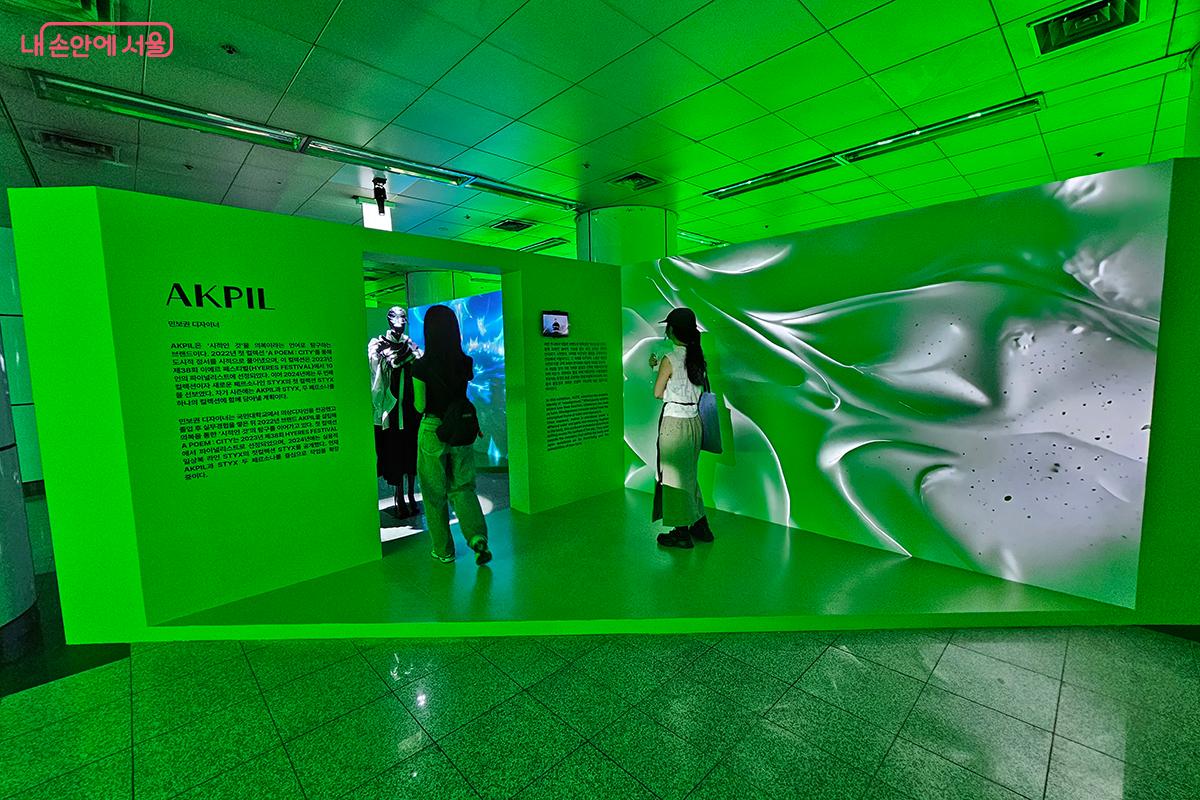 민보권 디자이너의 브랜드 악필은 도시적 정서를 시의 언어로 풀어낸다. ©이혜숙