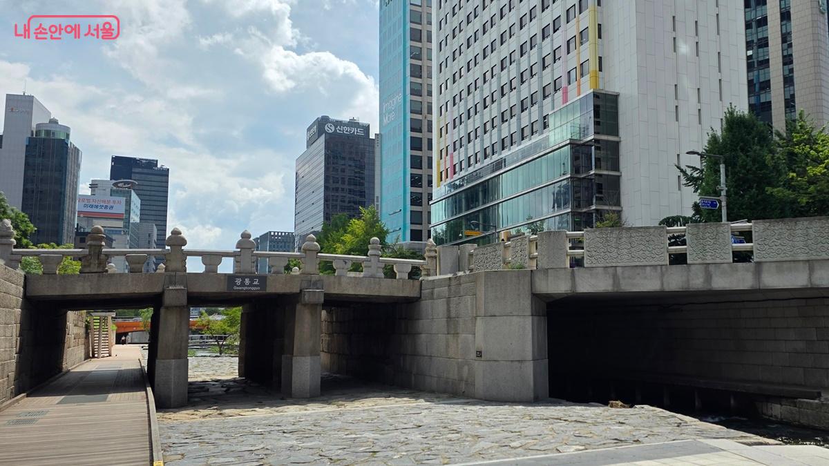 조선 초 궁궐의 권력 다툼과 왕가의 비정한 가족사를 말해주고 있는 광통교 ©최용수