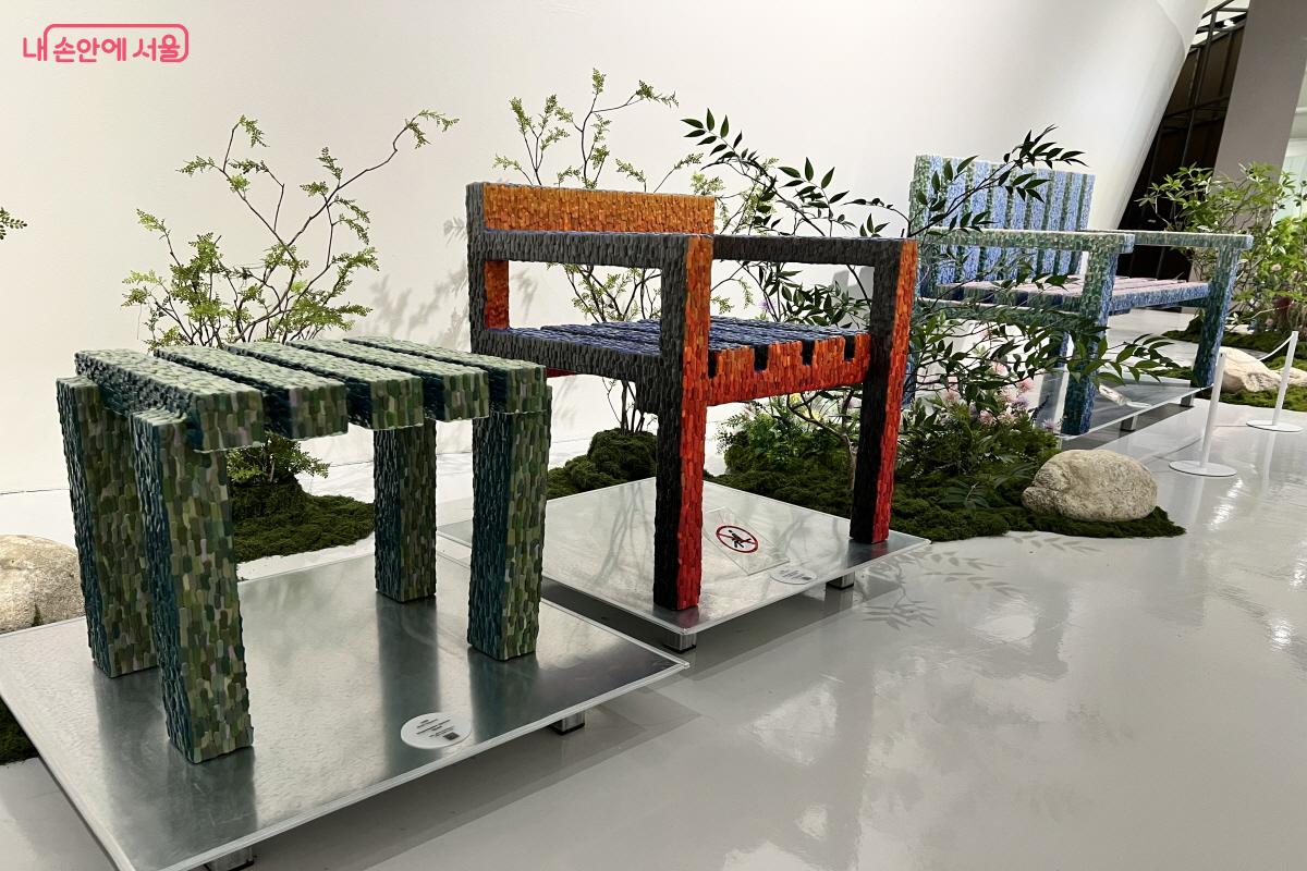 휴식과 쉼을 상징하는 가구 작품들이 인상적이다. &copy;박지영