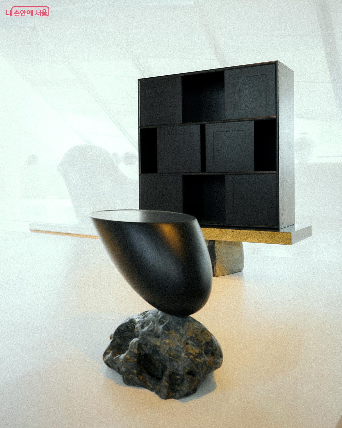 최병훈 아트 퍼니처 디자이너(프리드먼 벤다 갤러리)의 작품 <afterimage of beginning 018-499 / afterimage of beginning 021-577> ©김아름