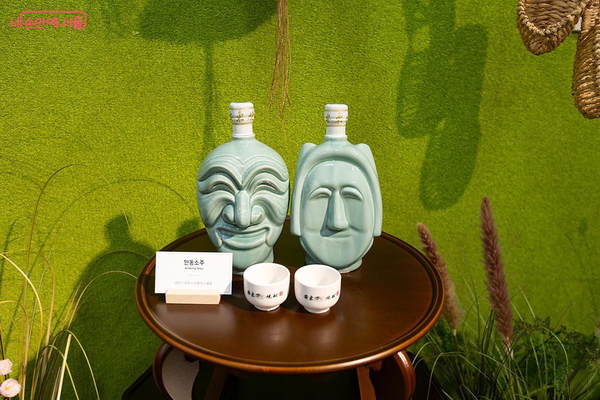 하회탈 모양에 담긴 안동소주 ©문청야