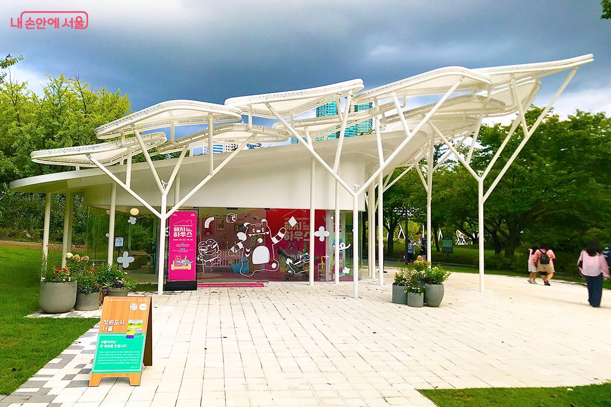 보라매공원 정문 근처에 위치한 '해치하우스'. 10곳의 서울이야기정원 인증샷을 찍으면 선물을 받을 수 있다. ©이정민