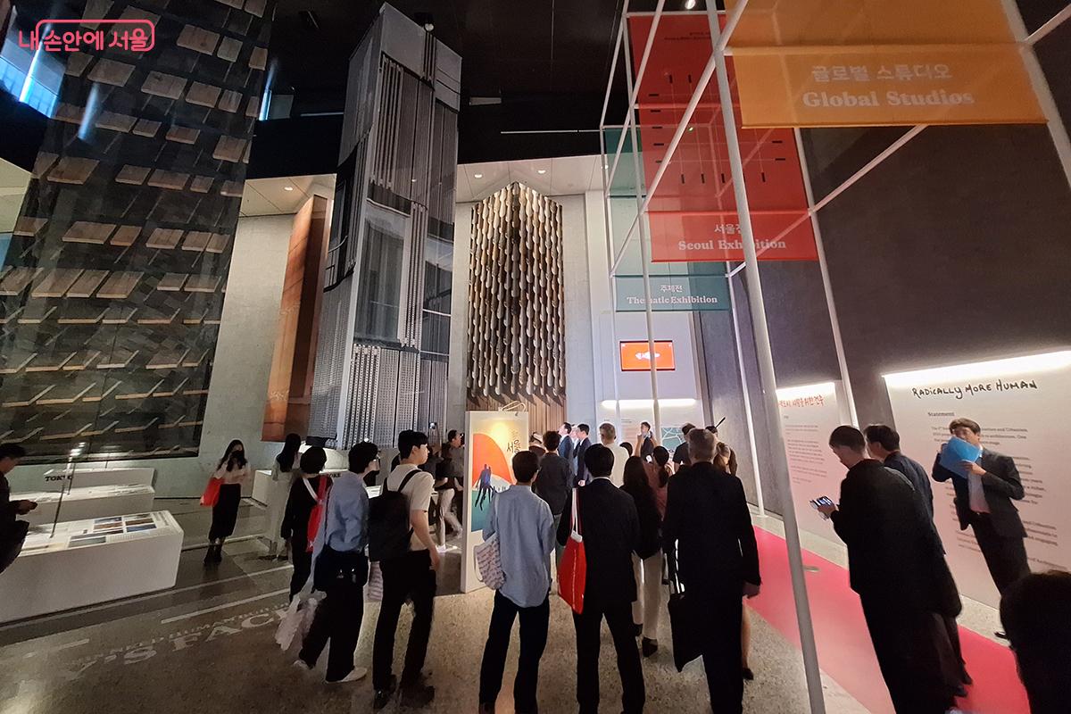 '도시전'에서는 세계 유명 건축가, 디자이너들의 17개 도시, 21개 건축 프로젝트 작품이 전시중이다.