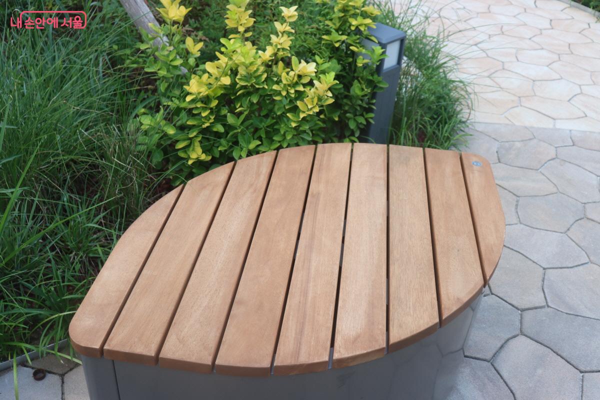 주민들이 편히 앉아 쉴 수 있는 벤치 ©조송연