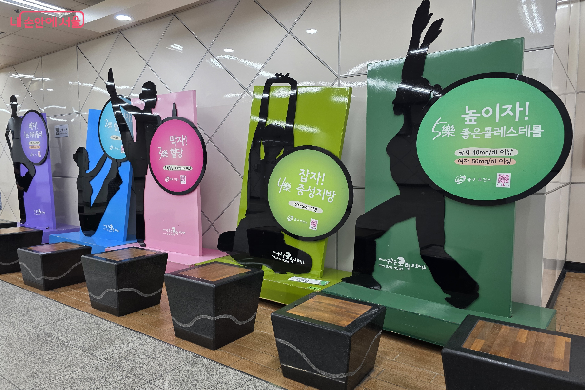 전시실 50m 전방에 있는 신당역 역사 지하 쉼터 &copy;구정숙