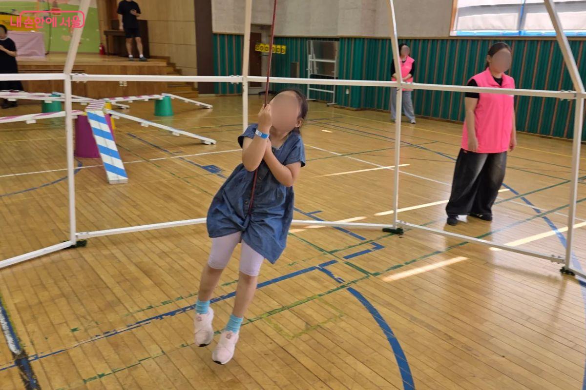 외줄 그네는 아찔하면서도 스릴이 넘쳤다. ©김민지