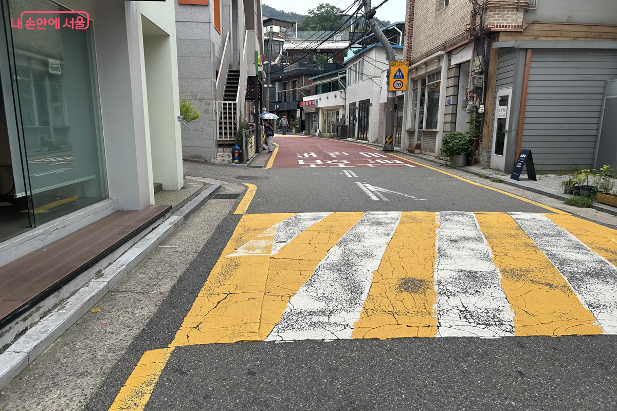 이상의 집에서 윤동주 하숙집 터 가는 길  &copy;백진숙