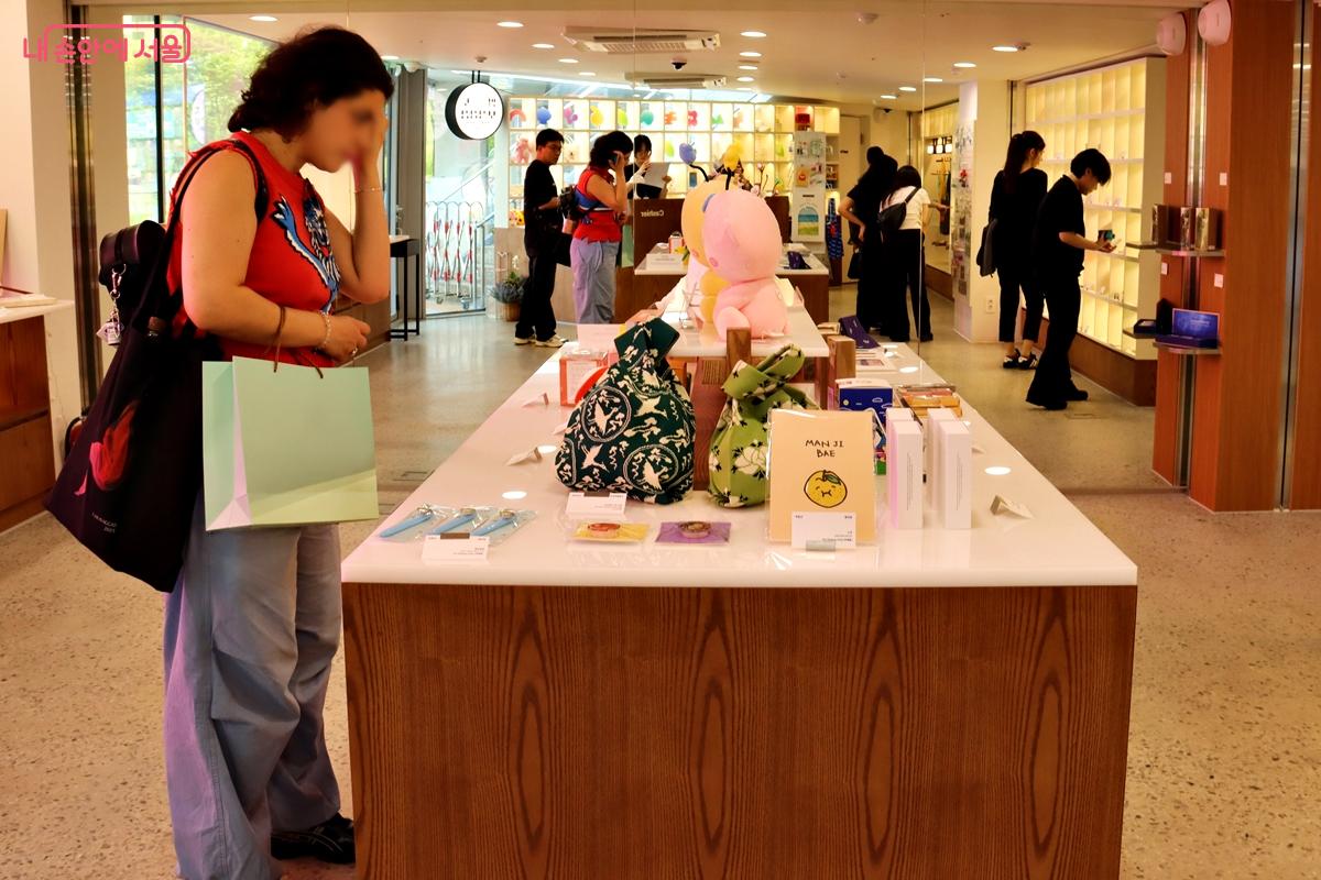 안테나숍에서는 강원도, 대전, 제주도 등 총 10개 지자체의 관광 정보를 소개한다. ©정향선