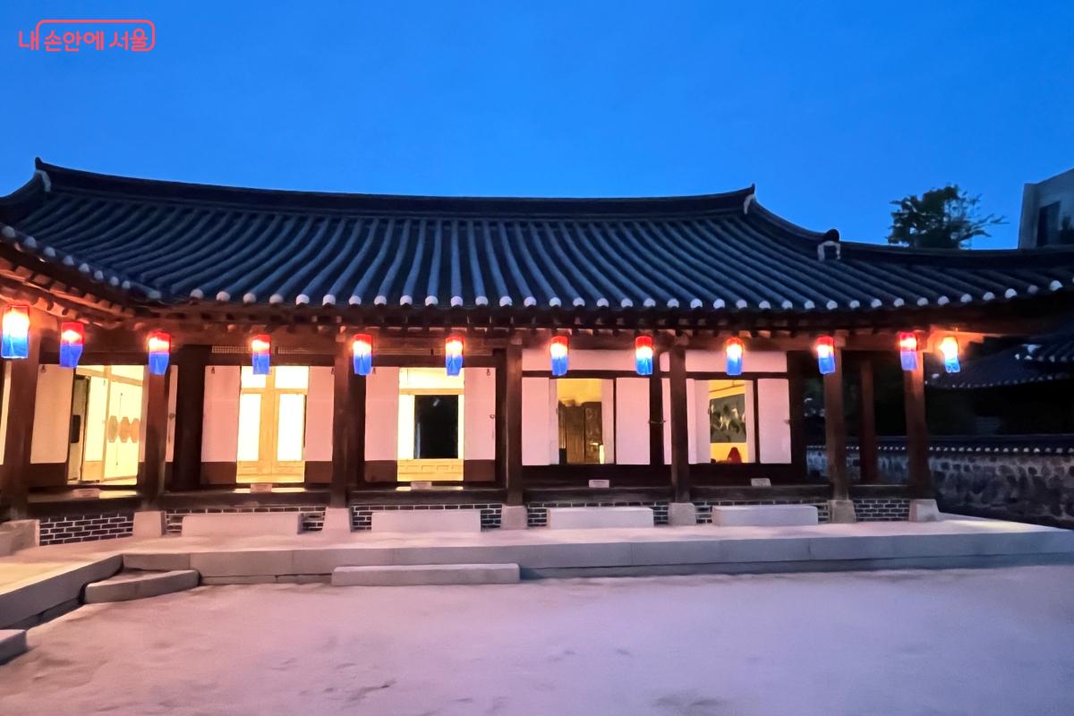 청사초롱을 밝혀 아름다운 민씨 가옥 안채 ©김연희