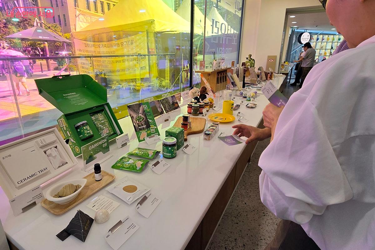 각 지역의 대표 상품을 만날 수 있는 1층 ‘팔도보석상점’ ©김윤경