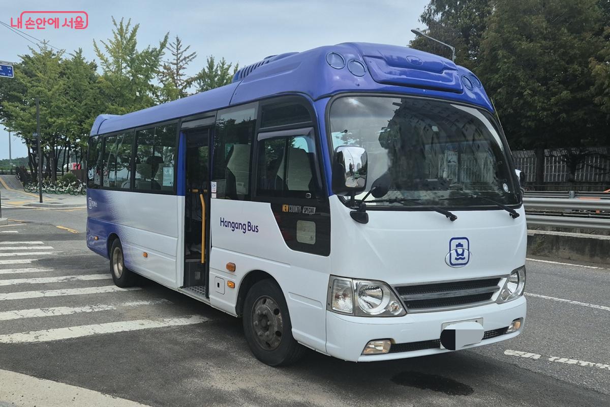 무료로 운행되는 한강 셔틀버스 ⓒ송수연