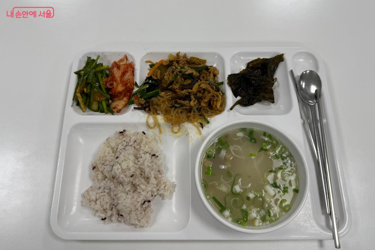 마포중앙도서관 구내식당 백반 ©이하늘
