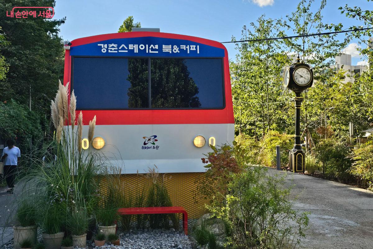 경춘선숲길에 생긴 '경춘스테이션 북&커피' ©홍혜수