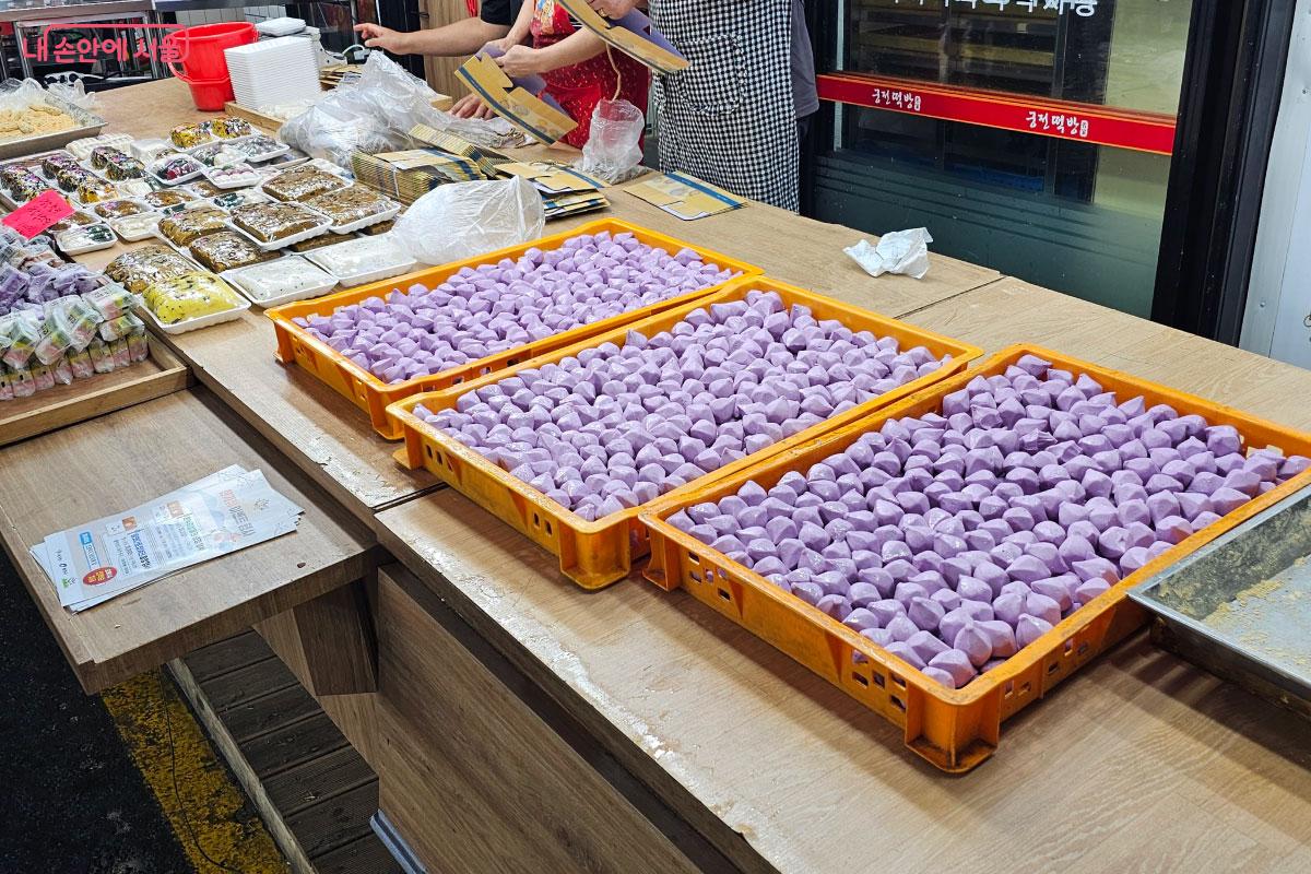  풍성하게 만들어 놓은 송편 &copy;홍혜수   