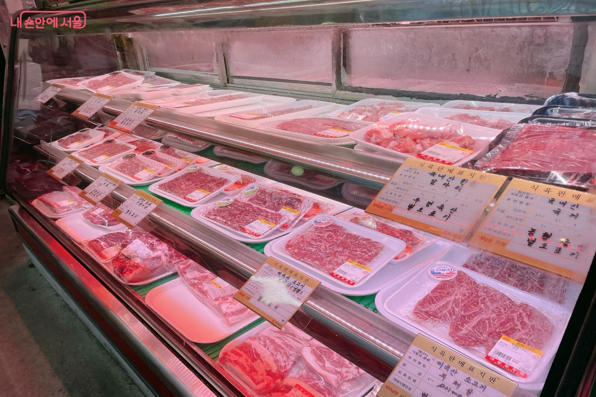 신청 업소 중 서류&middot;현장심사를 거쳐 일정 점수를 받은 업소를 모범정육점으로 선정한다. &copy;노윤지