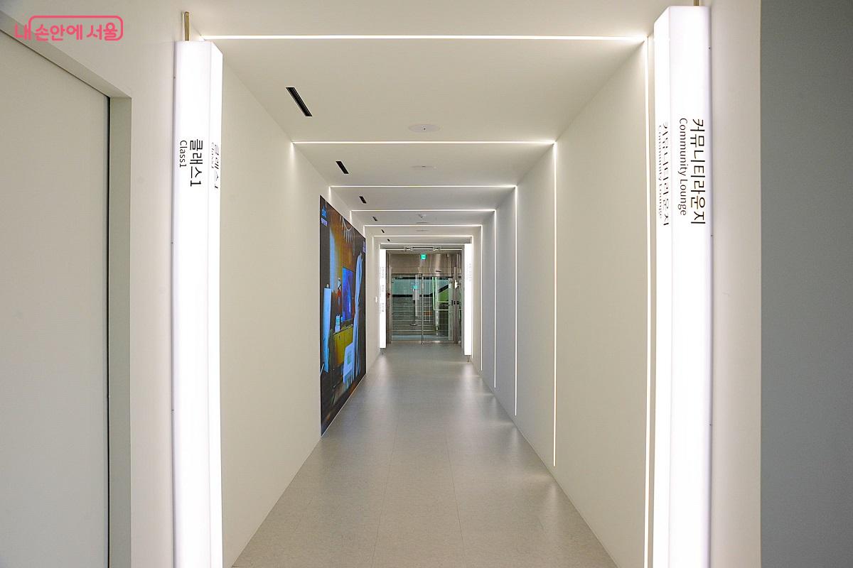 밝고 쾌적한 느낌의 양천캠퍼스 내부 ©조수봉