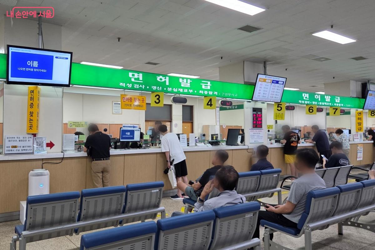 운전면허시험장을 방문했다면 안내 창구에서 안내받는 것을 추천한다. ©김미선