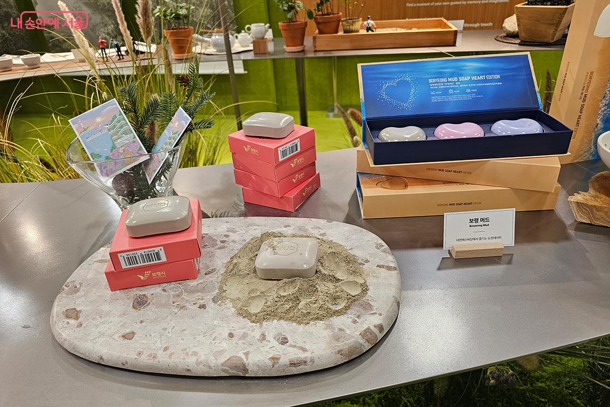 보령머드 비누는 보령의 맑고 깨끗한 자연환경에서 추출한 진흙 성분이 담겨 있어 피부에 자극 없이 깊은 클렌징과 보습 효과를 선사한다. ©이혜숙