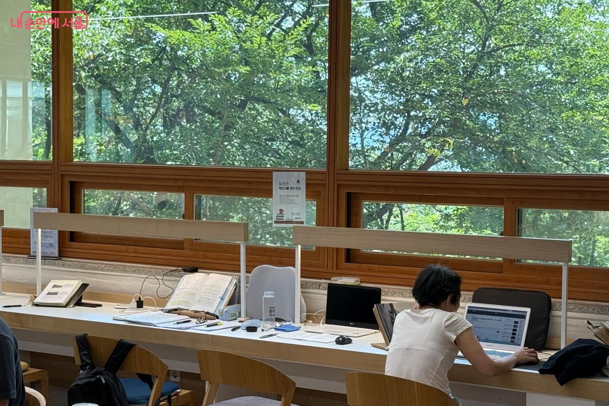 디지털라운지 내 개인작업이 가능한 힐링존 ©이하늘