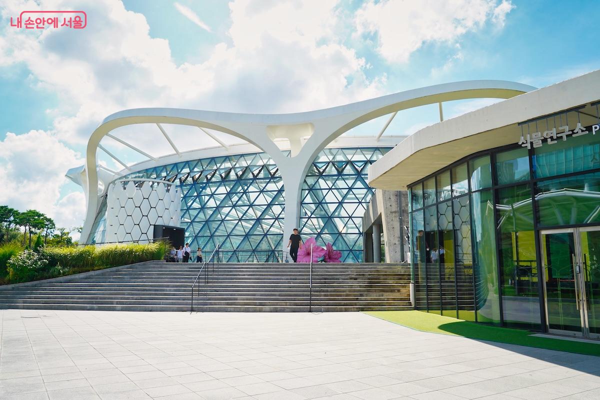 열대관과 지중해관으로 나뉘는 온실 ©김혜민